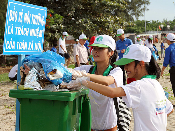 Ninh Thuận tổ chức mít tinh hưởng ứng Ngày Môi trường và Ngày Đại dương thế giới